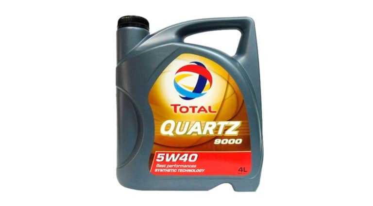 Моторное масло TOTAL Quartz 9000 5W40.