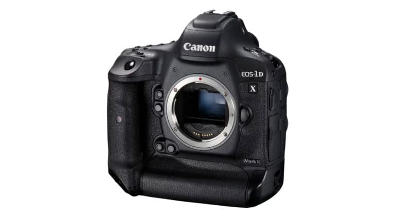 Зеркальный фотоаппарат Canon EOS 1D X Mark II Body. Зеркальный фотоаппарат Canon EOS 1D X Mark II Body.