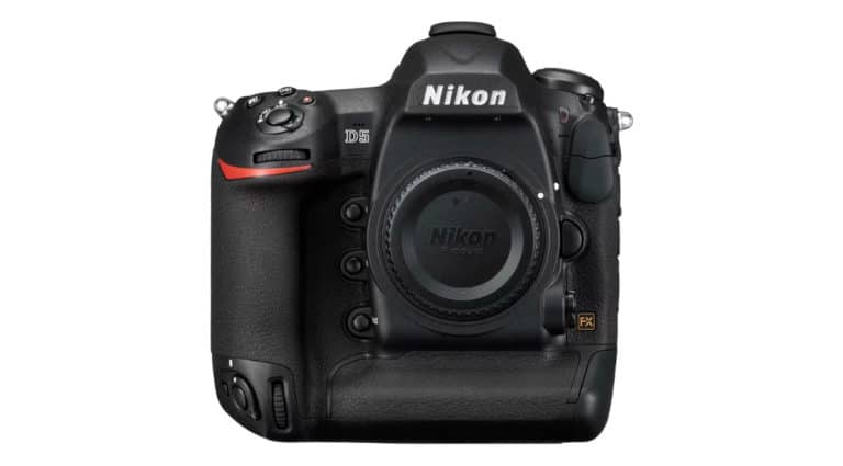 Зеркальный фотоаппарат Nikon D5 Body. Зеркальный фотоаппарат Nikon D5 Body.