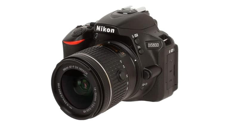 Зеркальный фотоаппарат Nikon D5600 Kit.